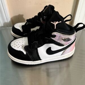 Nike Kids Black and White Sneakers with Pink Accents